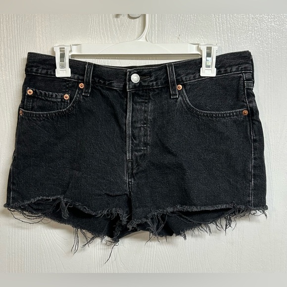 Levi's 501 Cut Off Button Fly Shorts in Trashed Black Size 29 - Picture 3 of 7